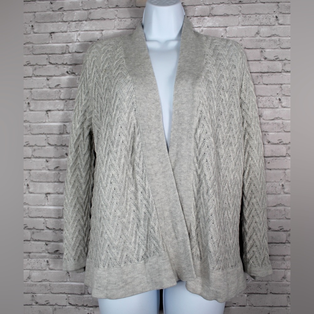 Cyrus Size Large Cable Knit 3/4 Sleeve Cardigan sweater Silver Color